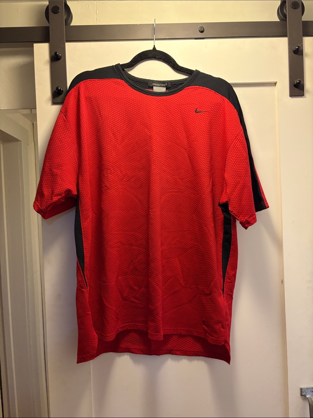 Nike Men’s Red and Black Short-Sleeve Athletic Tee
